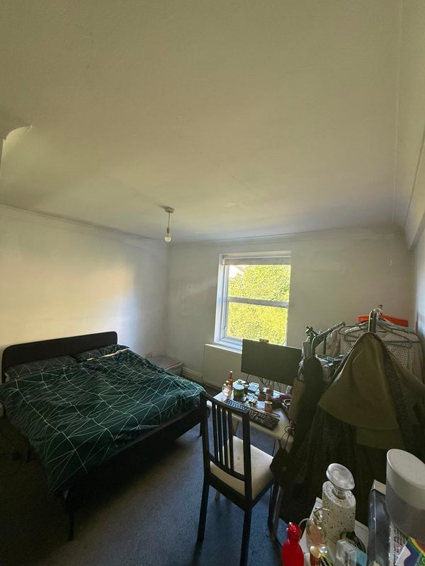 Room Oakfield Road in Greater London