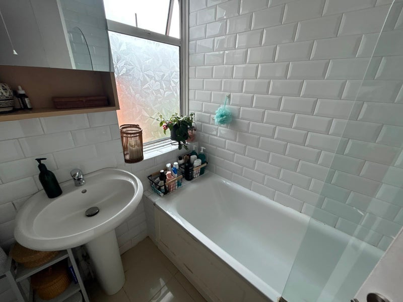 Room Oakfield Road in Greater London