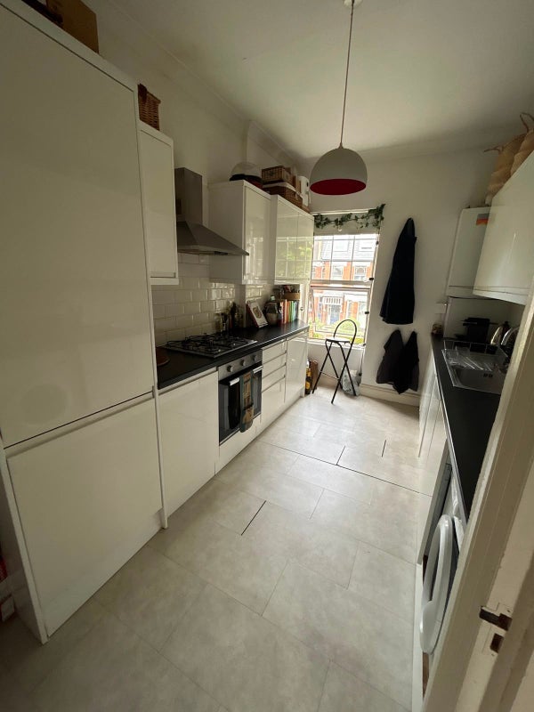 Room Oakfield Road in Greater London