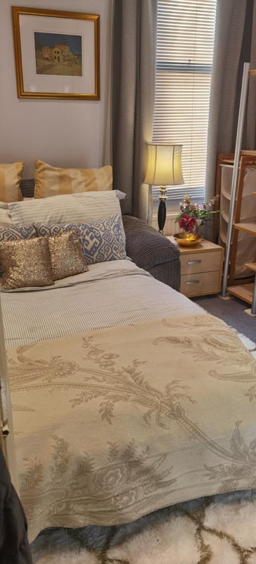 Room Stephendale Road in Greater London