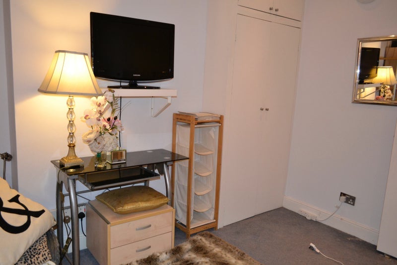 Room Stephendale Road in Greater London