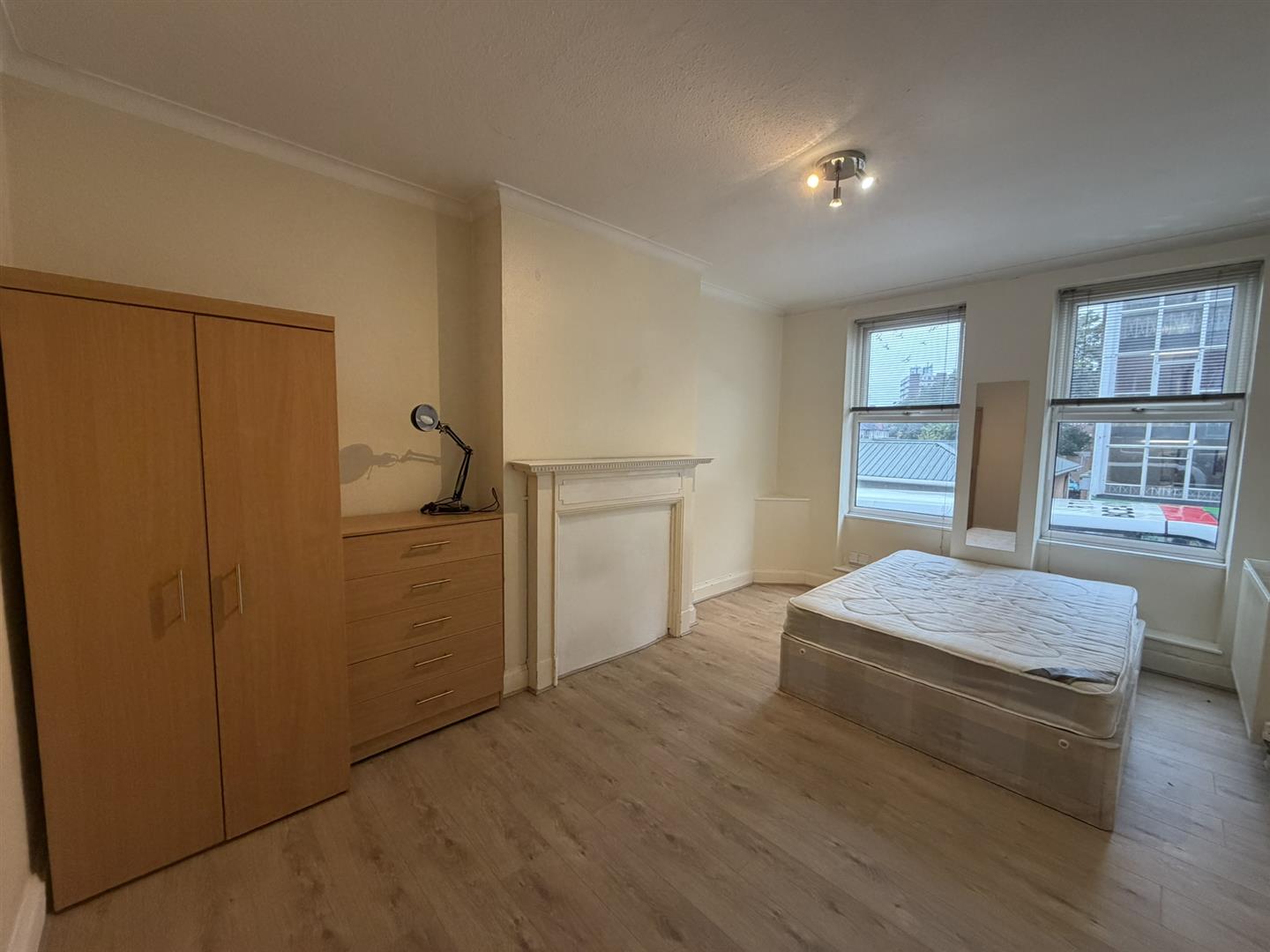 Flat Studio Mews in Greater London