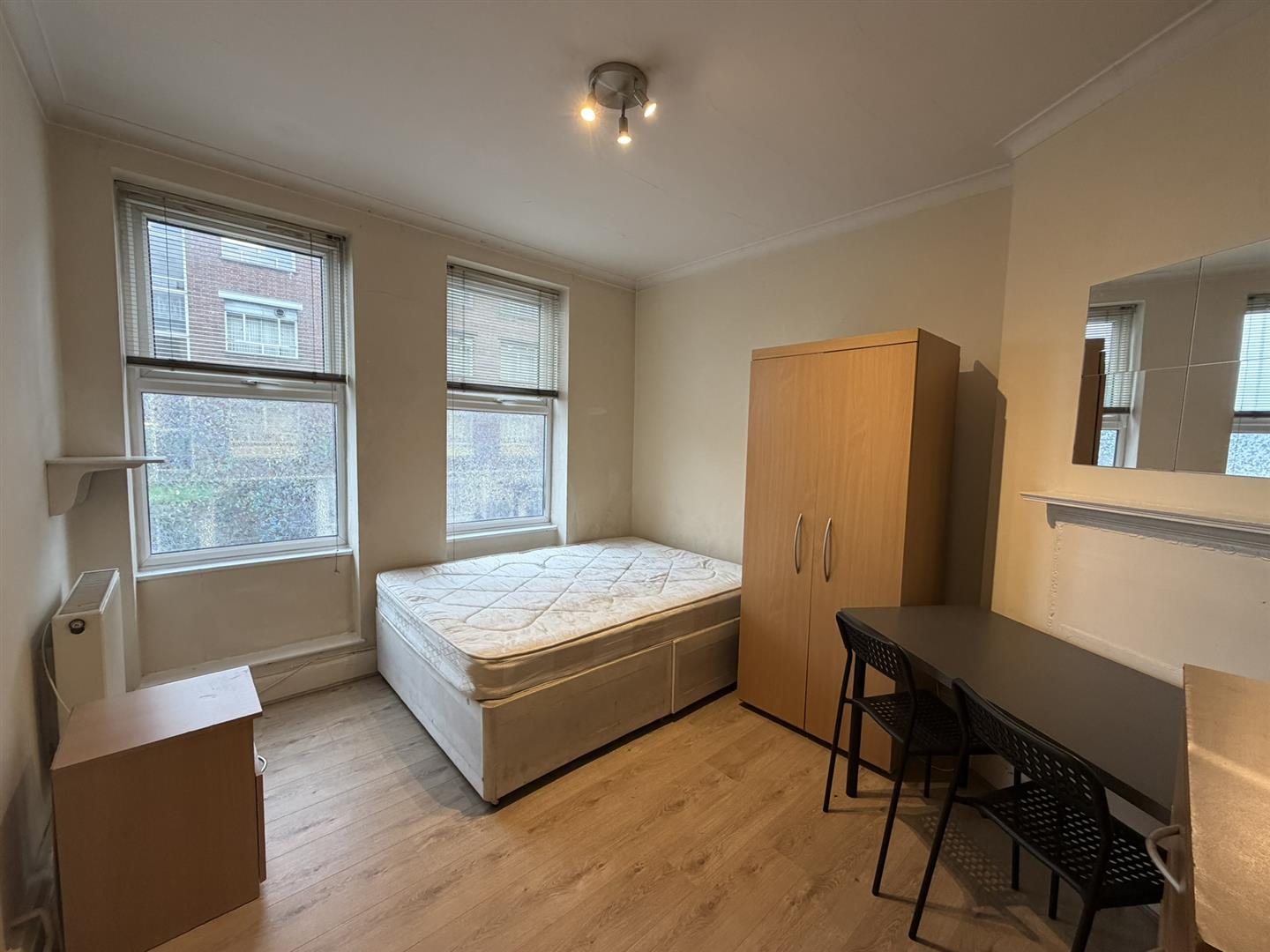 Flat Studio Mews in Greater London