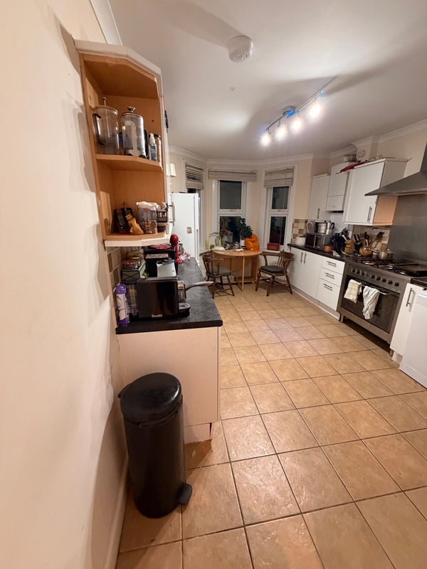 Room Albacore Crescent in Greater London