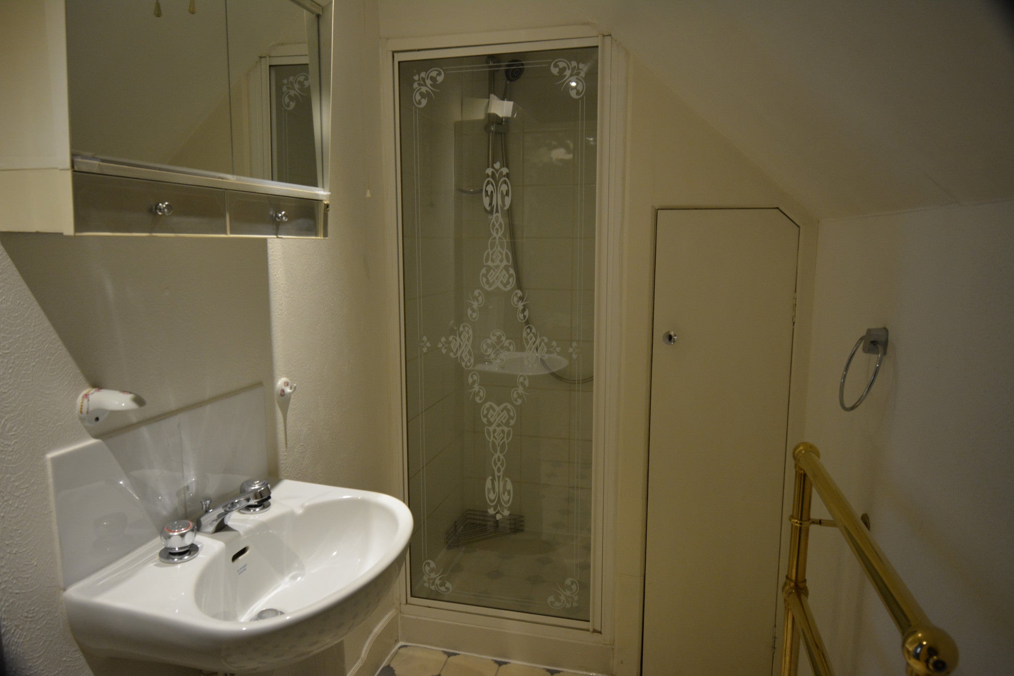 Room Madeley Road in London