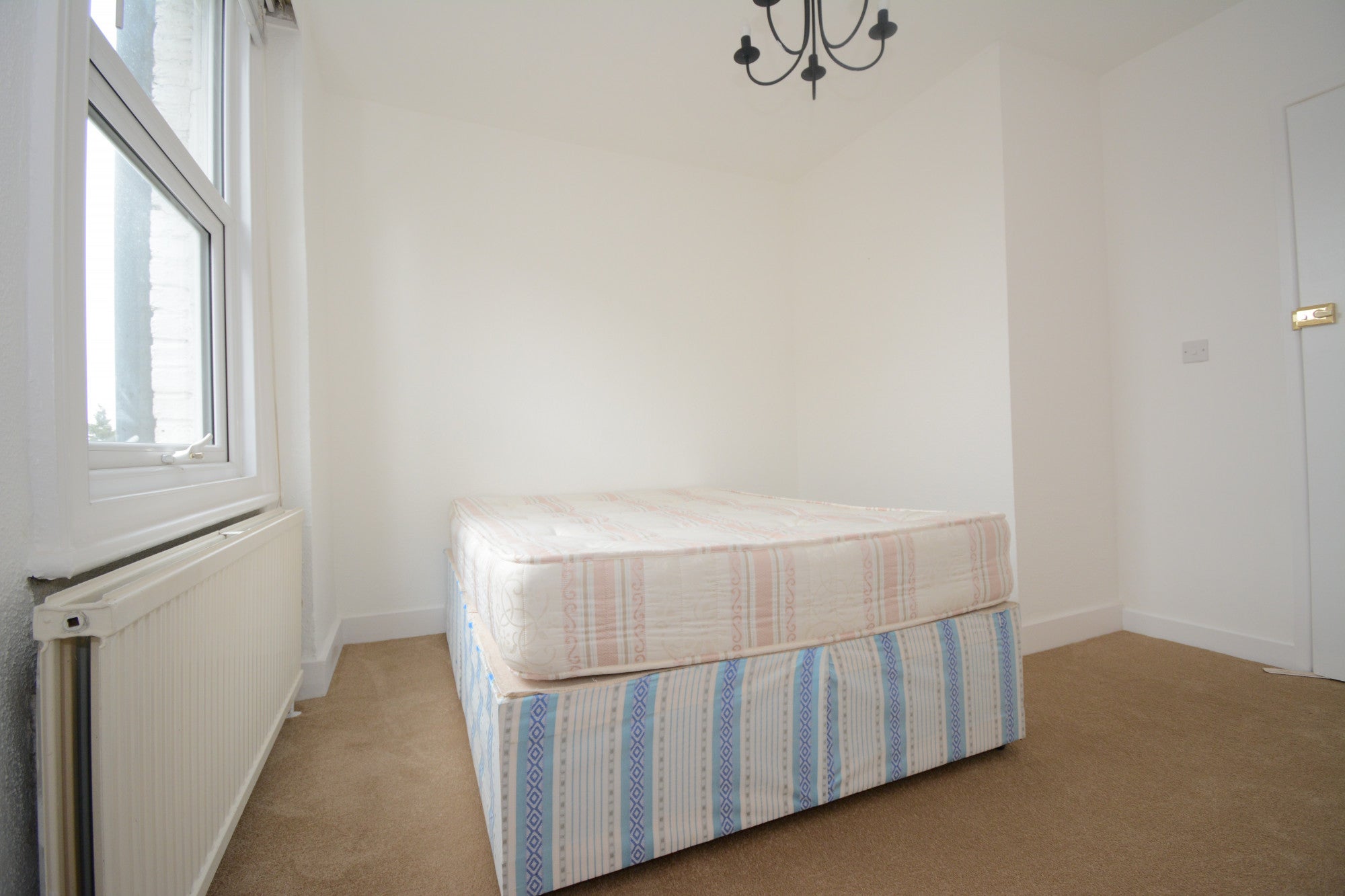 Room Madeley Road in London
