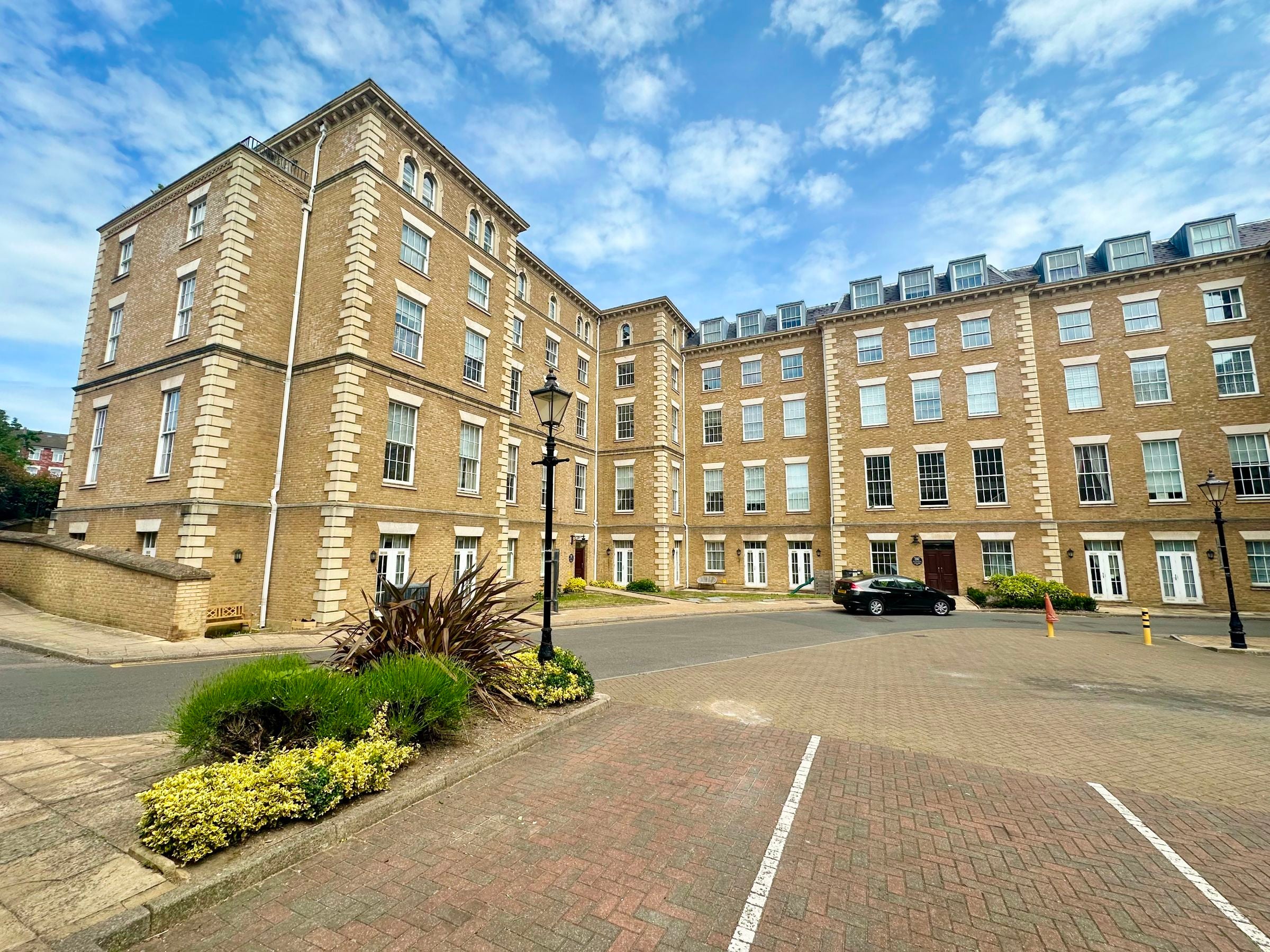 Flat Royal Drive in London