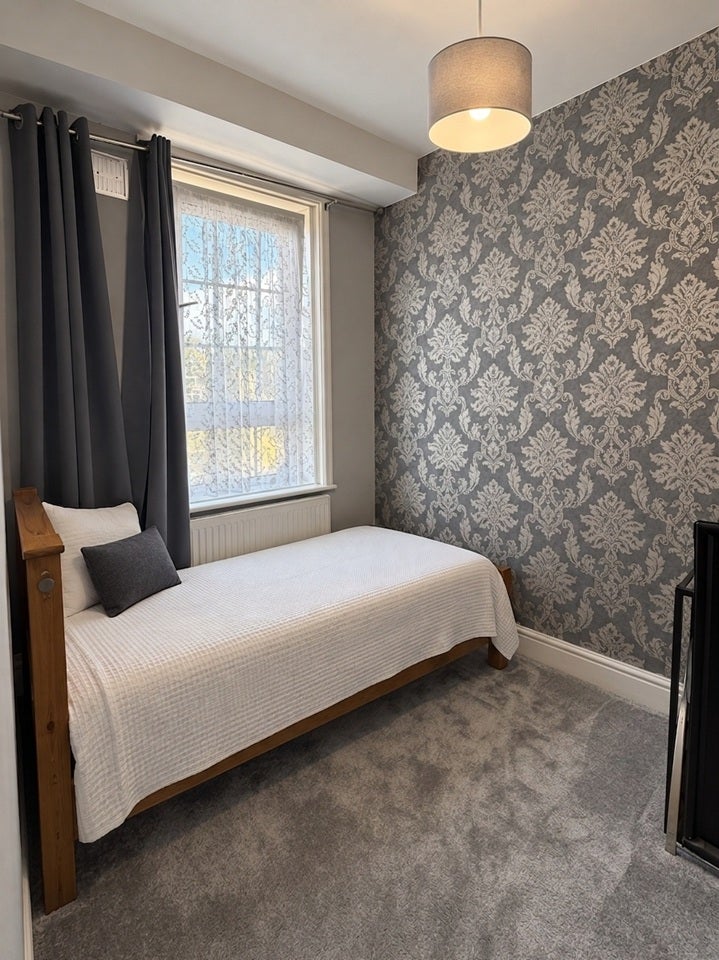 Room Saltwell Street in Greater London