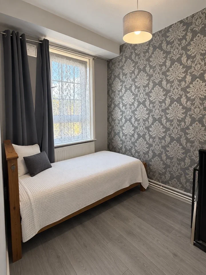 Room Saltwell Street in Greater London
