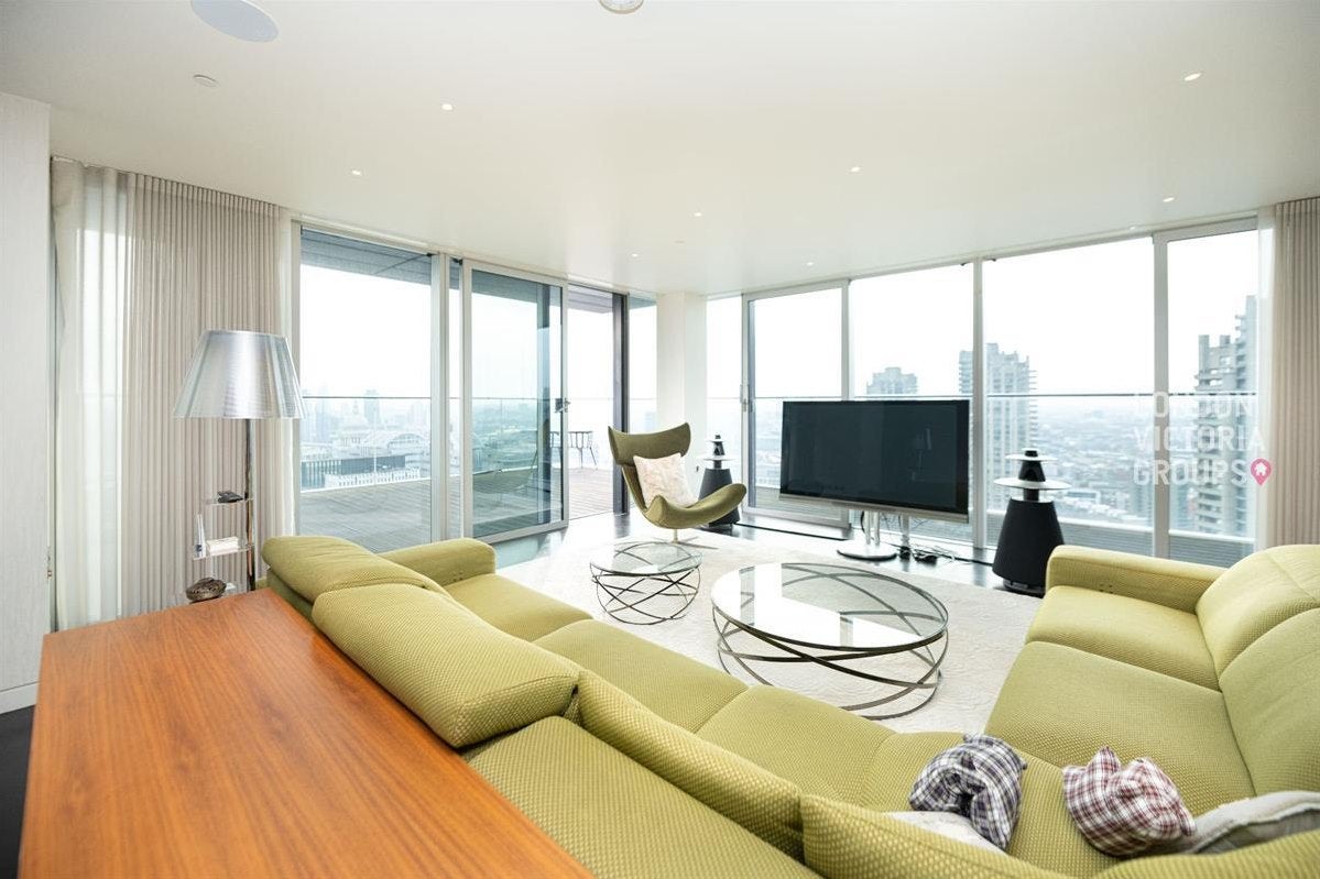 Flat Moor Lane in Greater London