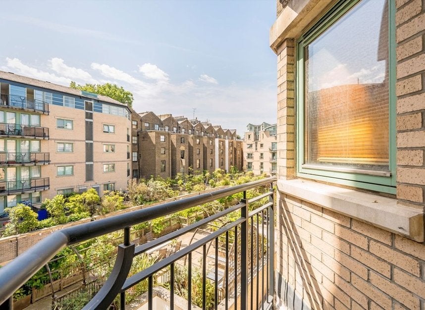 Flat Kensington Gardens Square in City of Westminster