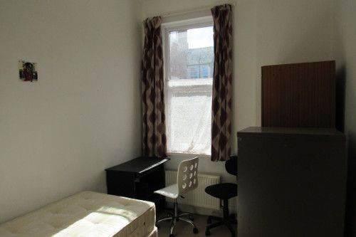 Flat Two Ball Lonnen in Newcastle upon Tyne