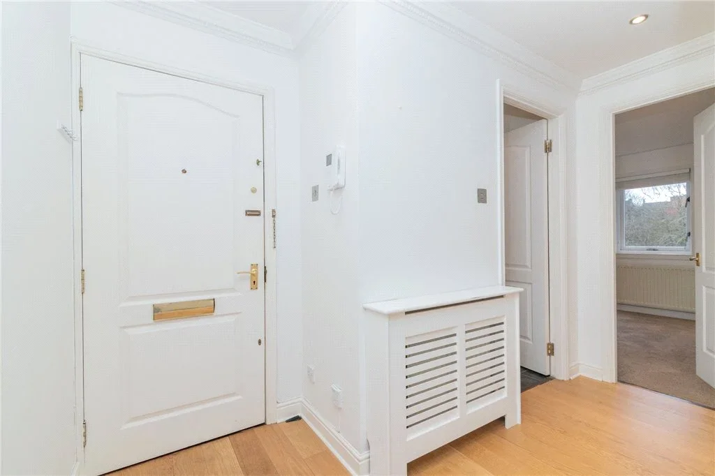 Flat Hughenden Lane in Glasgow