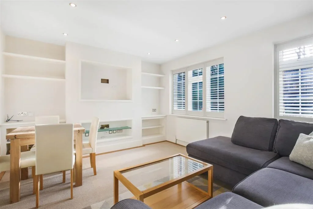 Flat Christchurch Park in Greater London