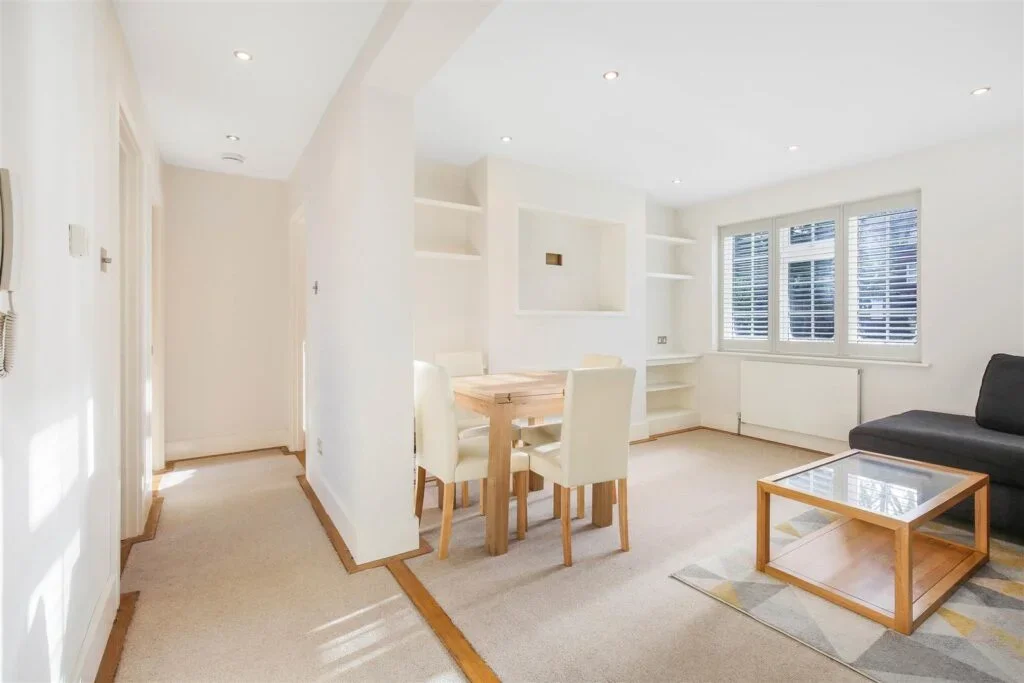 Flat Christchurch Park in Greater London