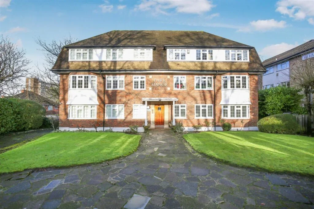 Flat Christchurch Park in Greater London