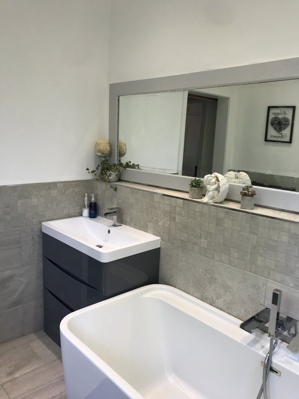Room Monton Road in Salford