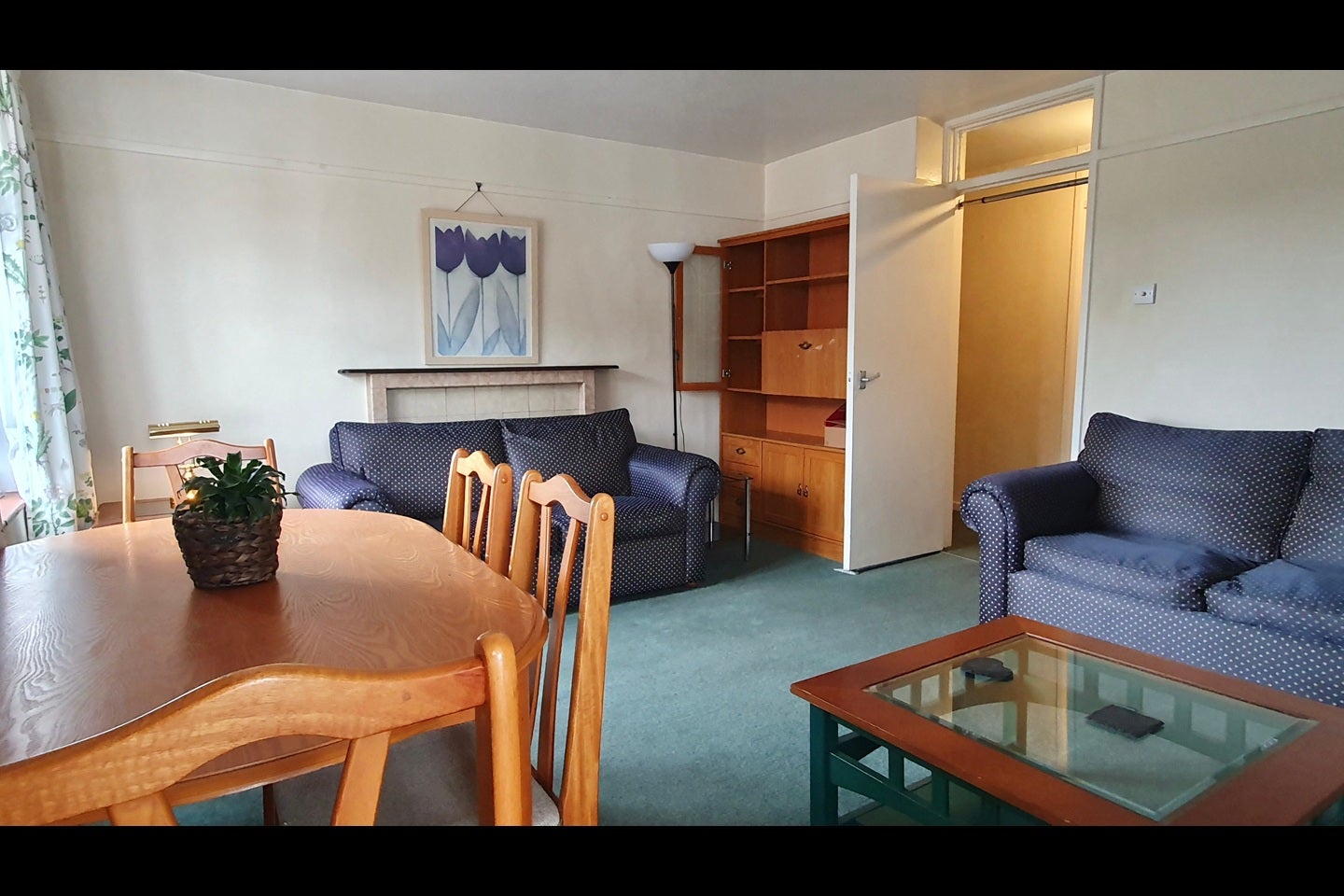 Flat Garratt Lane in Greater London