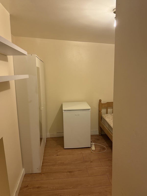 Room Uxbridge Road in Greater London