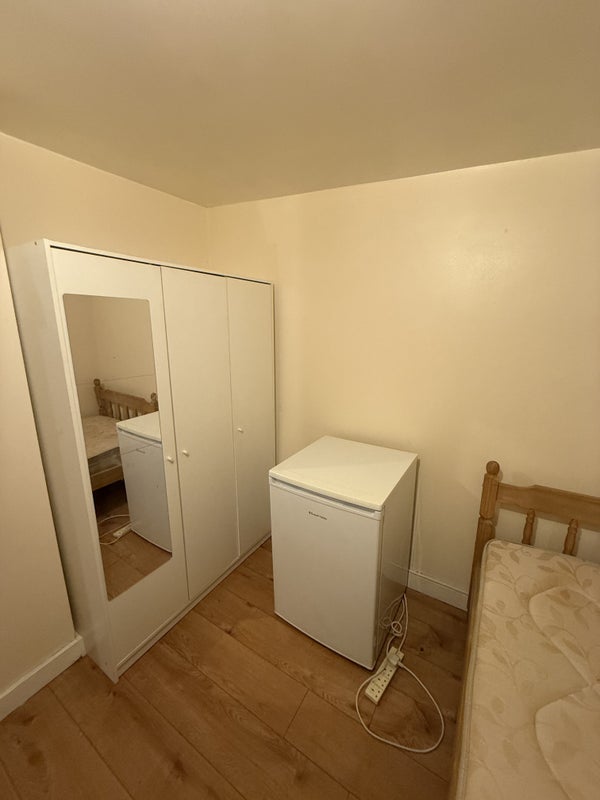Room Uxbridge Road in Greater London