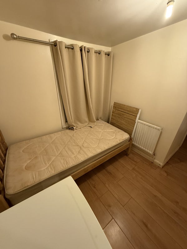 Room Uxbridge Road in Greater London