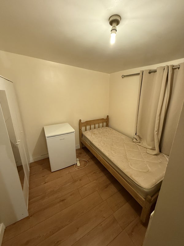 Room Uxbridge Road in Greater London