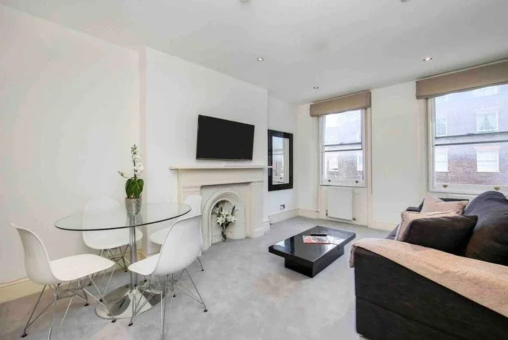 Flat Upper Berkeley Street in City of Westminster