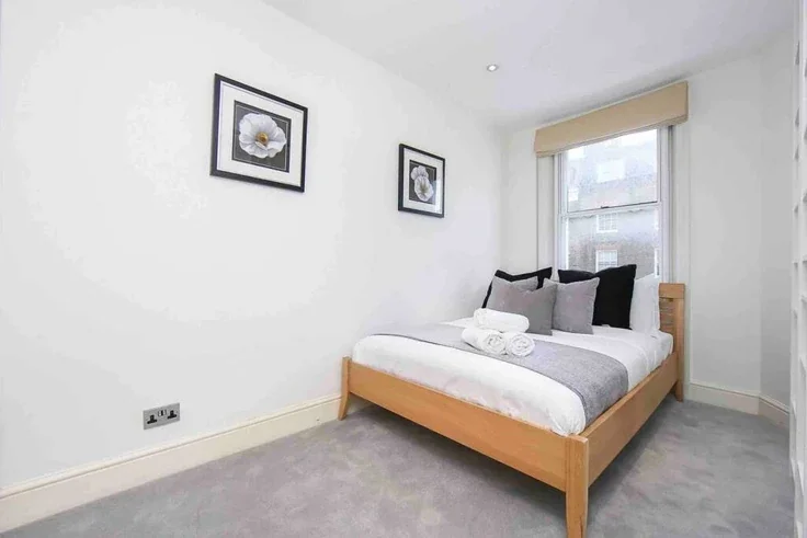 Flat Upper Berkeley Street in City of Westminster