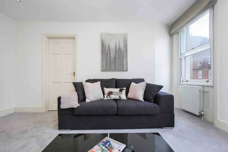 Flat Upper Berkeley Street in City of Westminster