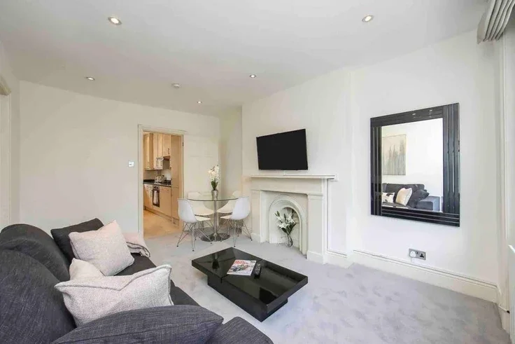Flat Upper Berkeley Street in City of Westminster