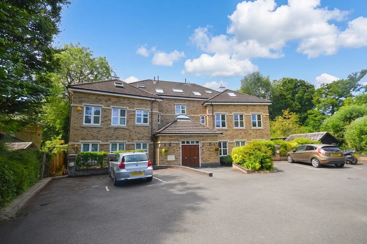 Flat Amersham Road in Hazlemere
