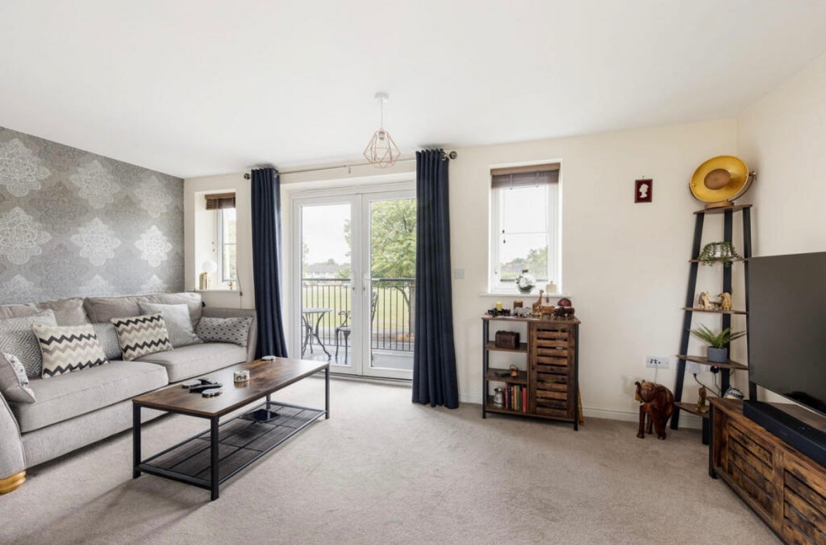 Flat Gooshays Drive in Greater London