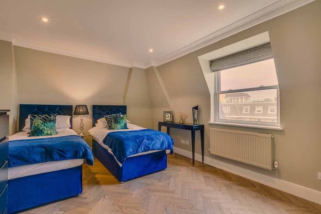 Flat Boydell Court in Greater London