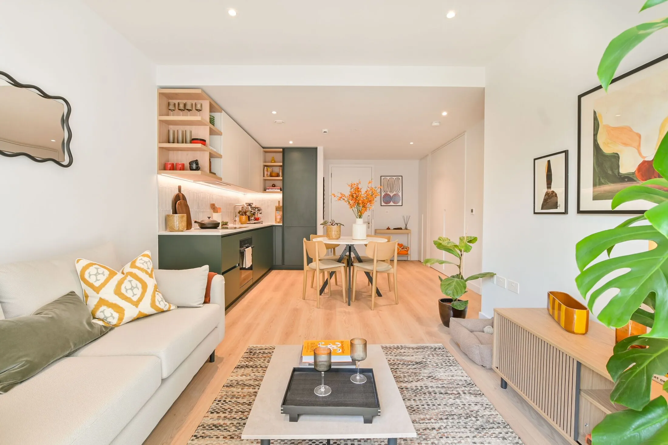 Flat Cairnfield Avenue in Greater London