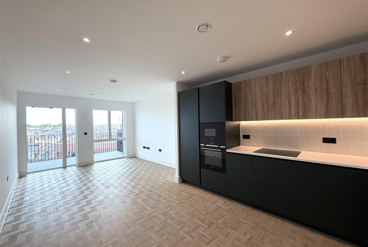 Flat Danvers Avenue in Greater London