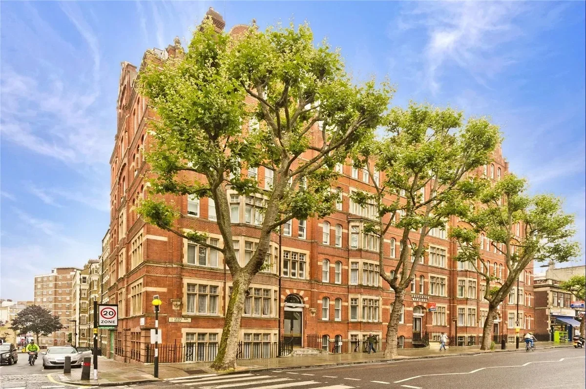 Flat Elm Street in Greater London