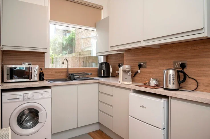 Flat Waddon Road in Greater London
