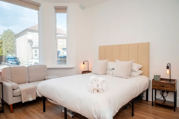 Flat Waddon Road in Greater London