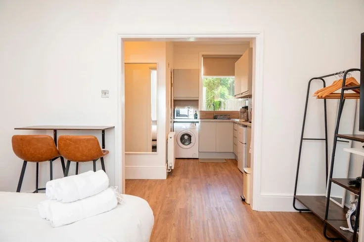 Flat Waddon Road in Greater London