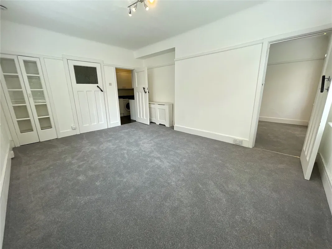 Flat Manor Road in Bournemouth