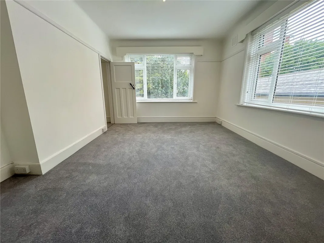 Flat Manor Road in Bournemouth