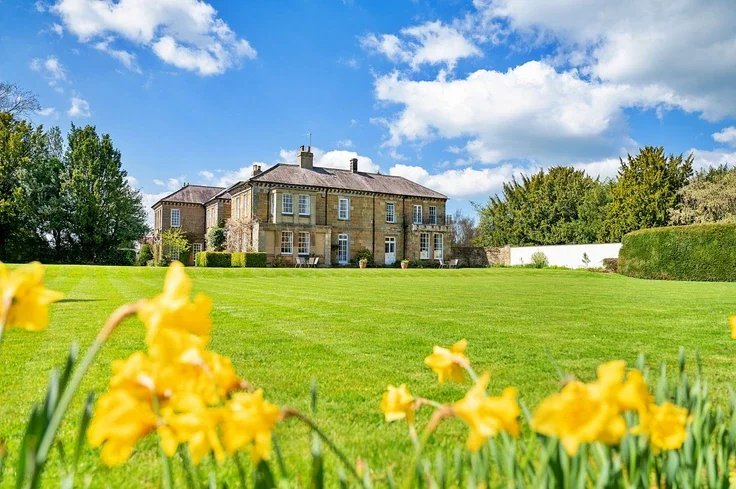 Flat Sutton Road in Sutton-under-Whitestonecliffe