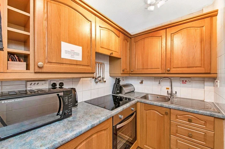 Flat Sutton Road in Sutton-under-Whitestonecliffe