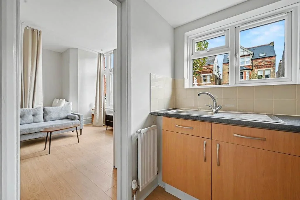 Flat Denbigh Road in Greater London