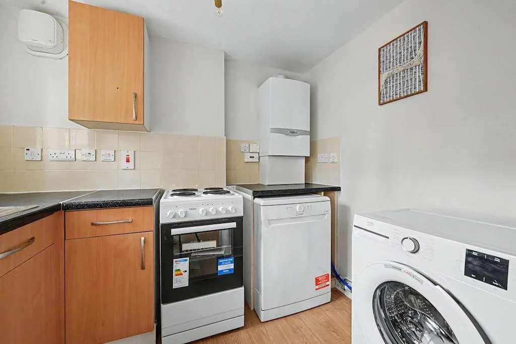 Flat Denbigh Road in Greater London