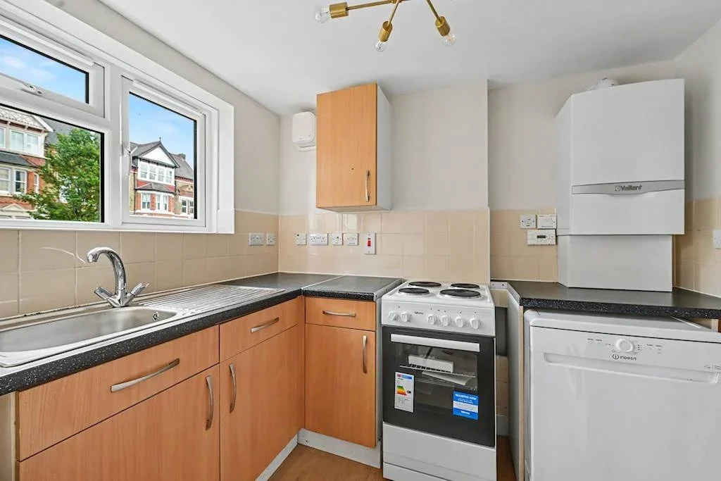 Flat Denbigh Road in Greater London