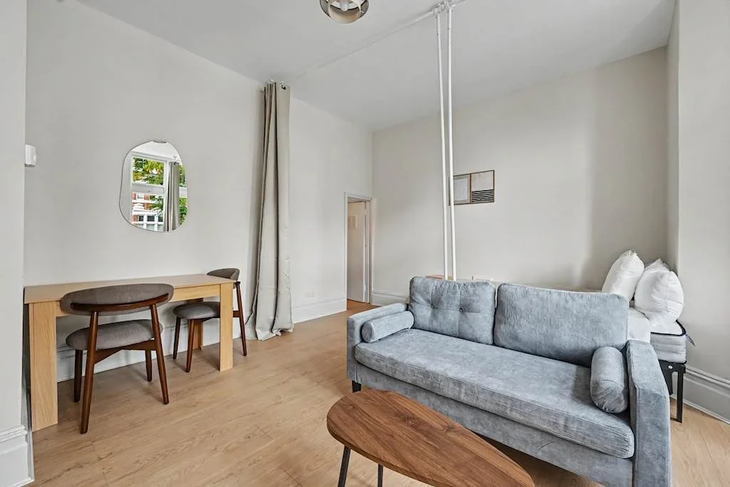 Flat Denbigh Road in Greater London