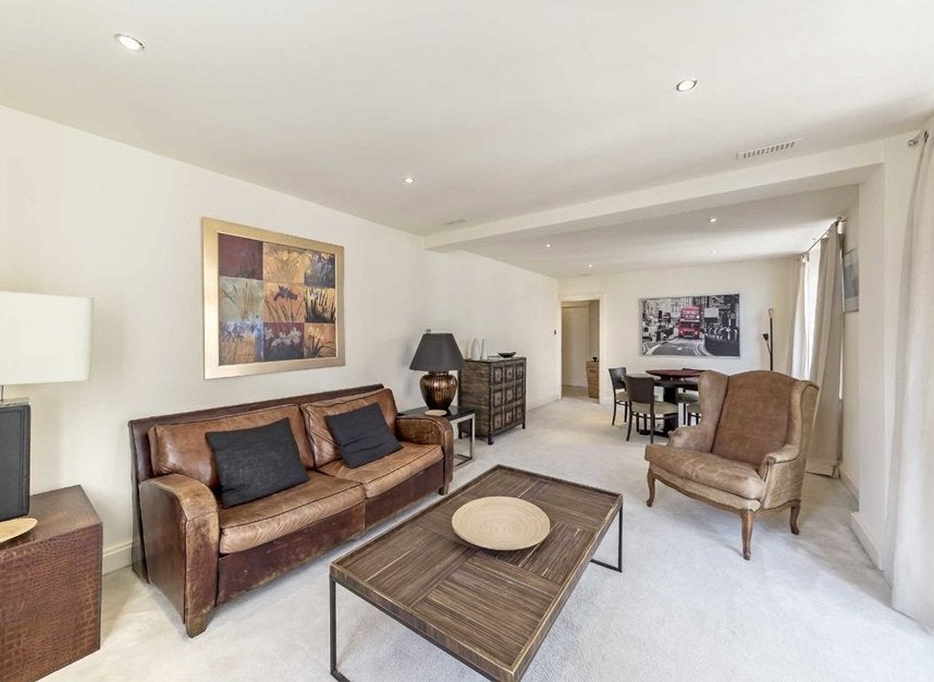 Flat Hertford Street in City of Westminster