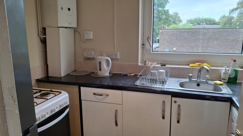 Room Westleigh Avenue in Greater London
