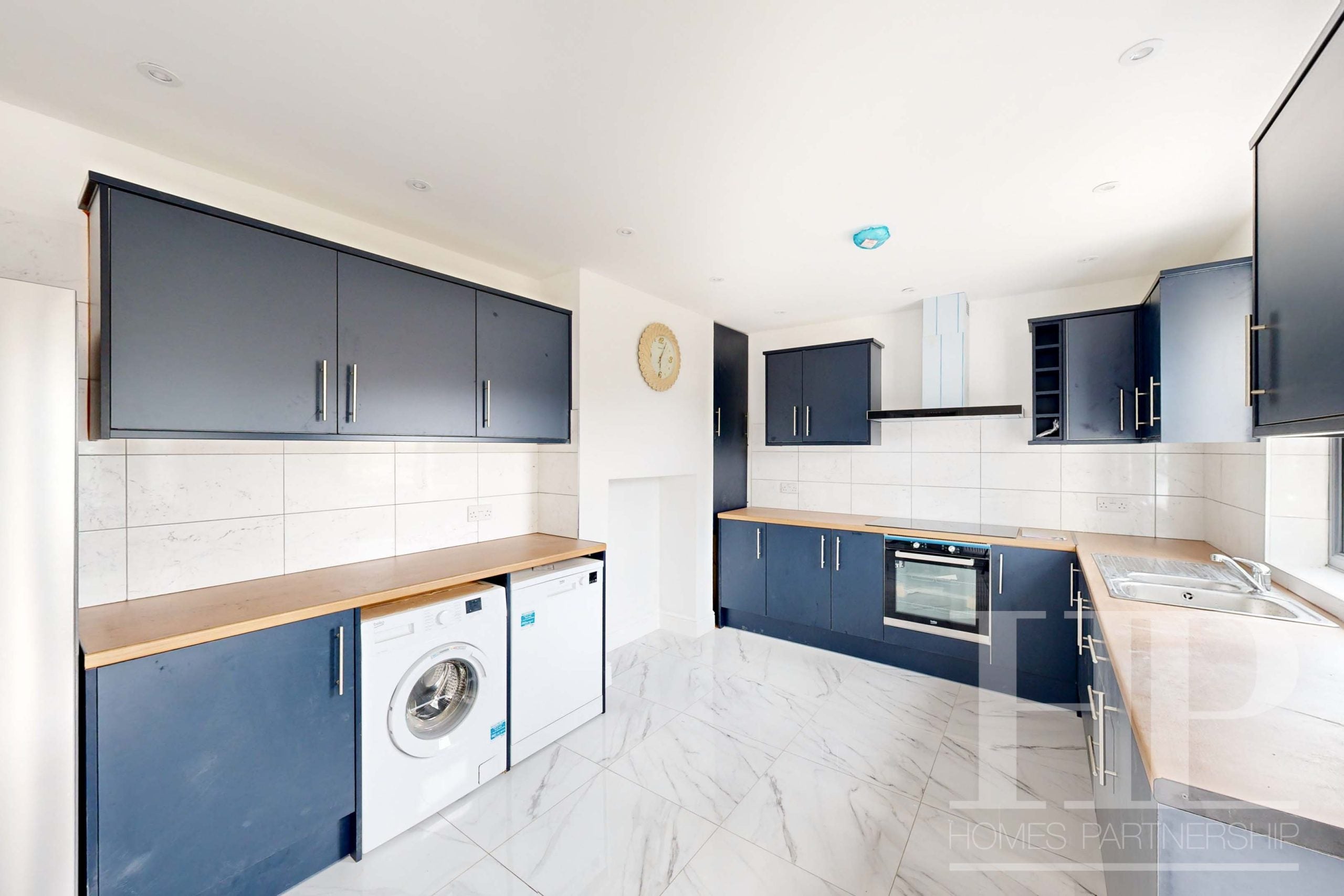 Room Balcombe Road in Reigate and Banstead